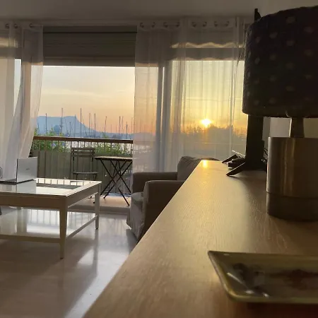 Apartment Les Pieds Dans L'eau Saint-Mandrier-sur-Mer